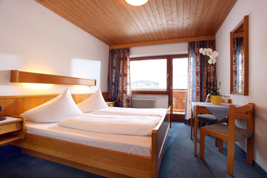 Hotel Taxacher Κίρχμπεργκ ιν Τιρόλ Δωμάτιο φωτογραφία